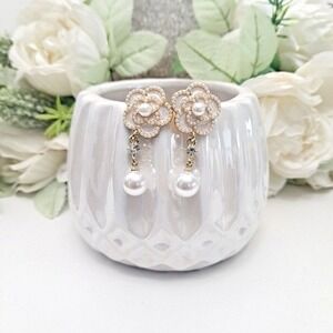 Gold flower Pearl rhinestone earrings coquette dainty drop wedding 💖 2/$30